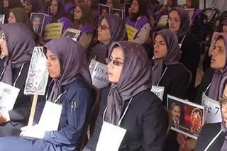 بدنبال حكم دادگاه اسپانیا علیه مشاور امنیت ملی مالكی بخاطر قتل عام و آدم ربایی در اشرف خانم رجوی ساكنان لیبرتی و ایرانیان در شهرهای مختلف جهان را به پایان اعتصاب غذا فراخواند