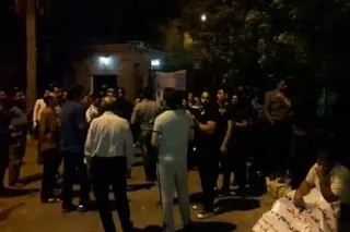 ایران : تظاهرات شبانه ۲۰۰۰ تن از غارت شدگان در اهواز  با شعار «سوریه را رها کن، فکری به حال ما کن»