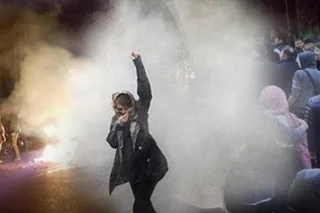 کمیسیون زنان : فراخوان کمیسیون زنان شورا، به محكوميت دستگيري زنان به‌خاطر نداشتن حجاب و اقدام فوري براي آزادی بی‌قید و شرط آنان