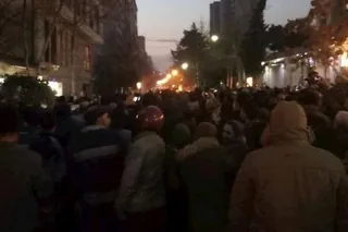 قیام ایران-شماره ۷۱ : مقاومت ايران تعرض وحشيانه عليه دراويش را قوياً محكوم مي كند