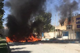 تظاهرات مردم لردگان با شعار مرگ بر ديكتاتور، به آتش کشیدن دفتر نماینده خامنه‌ای و فرمانداری