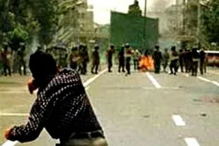 قیام ایران – شماره ۱۸ ،درگیریهای گسترده میان دانشجویان و نیروهای سرکوبگر در دانشگاه تهران