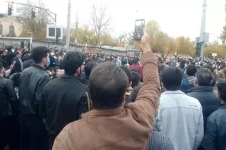 خيزش مردم چهارمحال و بختیاری در شهرکرد در اعتراض به بی‌آبی با شعار بختیاری می‌میرد ذلت نمی‌پذیرد