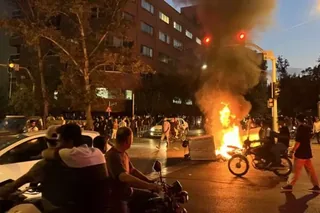 قيام سراسری - شماره ۵۰  بیست و هفتمین روز قيام، اعتصاب در بازار، پتروشيمي، تظاهرات دانشجويان و دانش آموزان و درگيري بين مردم و نيروهاي سركوبگر در تهران و شهرهاي مختلف كشور