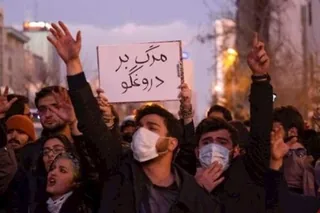 سومين روز اعتراضات و خيزشهاي مردمي با شعارهاي مرگ بر خامنه‌ای و مرگ بر دیکتاتور در سنندج، مهاباد و کر