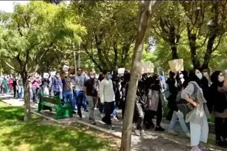 ایران قیام سراسری – شماره ۲۹ - خیزش مردم در نقاط مختلف پایتخت در شانزدهمین روز قیام سراسری با شعارهاي مرگ بر خامنه‌ای، از زاهدان تا تهران جانم فدای ایران، مرگ بر ستمگر چه شاه باشه چه رهبر