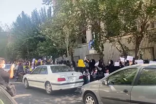 ۱۰ اعدام جنايتكارانه از جمله یک زن در زاهدان، اصفهان، شیراز، زنجان و بیرجند، قطع انگشتان دو زندانی در اوین و گوهردشت