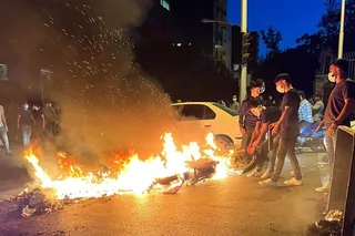 ایران قیام سراسری – شماره ۲۷  در شانزدهمين روز قيام سراسري تهران، شيراز، اصفهان، گوهردشت و .... بپا مي خيزند