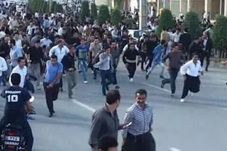 قيام سراسری - شماره ۸۴   خیزش مردم مهاباد، تسخيرفرمانداري وكلانتري در اعتراض به شهادت یکی از جوانان قیام