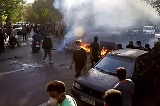 قيام سراسری ، شماره ۹۴  چهل و پنجمین روز قیام، بالاگرفتن خيزش دانشجويان در سراسر كشور به‌رغم تهديدهاي پاسدار سلامي وحملات وحشيانه شب گذشته پاسداران