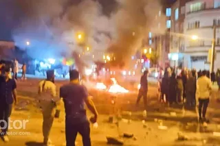 قيام سراسری - شماره ۴۴  در بیست و سومین روز قیام دست كم ۲۱ استان شاهد تظاهرات و رويارويي مردم با نيروهاي سركوبگر بود