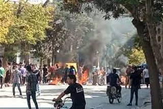 ایران قیام سراسری – شماره ۴۲  خیزش عمومی در تهران در بیست و سومین روز قیام دانشجویان الزهرا به رئیسی: مرگ بر ستمگر چه شاه باشه چه رهبر، رئيسي بروگمشو مهمون قاتل نمیخوایم