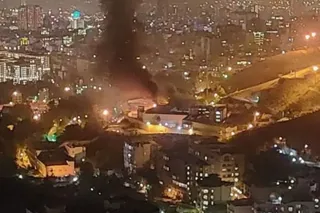 قيام سراسری - شماره ۶۳   به گزارش شهود عيني حمله به اوين از قبل برنامه ريزي شده بود و ۳۰ الی ۴۰ زنداني كشته شدند