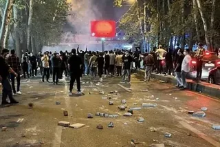 قيام سراسری - شماره ۴۷ در بیست و پنجمین شب قیام تظاهرات و رويارويي با نيروهاي سركوبگر در تهران و شهرهای مختلف ادامه يافت