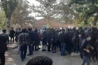 قيام سراسری ، شماره ۱۳۲   در سومین سالگرد قیام آبان ۹۸ و در آغاز سومين ماه قيام سراسري، ايران يكپارچه بپا مي خيزد