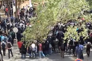 قيام سراسری ، شماره ۱۳۸  شصت و سومین روز قیام، تظاهرات در مراسم خاکسپاری و بزرگذاشت شهیدان قیام،