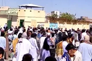 قيام سراسری ، شماره ۱۰۷   ۵۰امين روز قيام سراسري: خیزش هموطنان بلوچ در زاهدان و ديگرشهرها و چهلمين روز شهيدان قيام در حمله وحشيانه پاسداران به مردم خاش دهها نفر شهيد و مجروح شدند