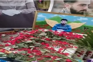 قيام سراسری، شماره ۲۲۶: صد و بیست و سومين روز قيام، چهلم شهيد در سنندج با شعارهاي مرگ بر خامنه اي، نه سلطنت نه رهبري، دمكراسي برابري