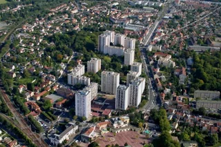 حمله تروريست‌ها و مزدوران رژيم آخوندي  به يك ساختمان پشتيبانان شوراي ملي مقاومت در سنت‌اوئن لومون در شمال پاريس