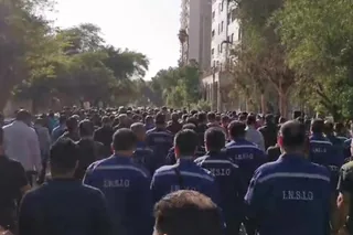 ششمین روز اعتصاب کارگران فولاد اهواز و تظاهرات آنها در مقابل استانداری خوزستان